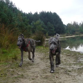 Samen met zus Nimah