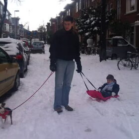 In de sneeuw, met mijn man, mijn zoontje en natuurlijk...Misty!