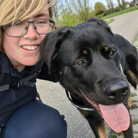 Hondenfoto van Heavenly en de hond King (En Marvey en Ginny)