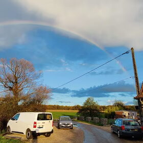 De regenboog die Balou maakte toen ik zijn spulletjes bij zijn…