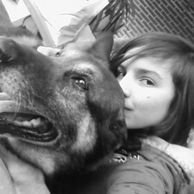 ik met de hond van mijn oma aan het knuffelen :D