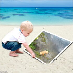 aan het strand lag mij foto. klein kind pak mij foto