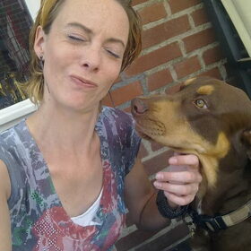 Hè bah! Kreeg net voor de foto een likkie van Brownie, hahaha!