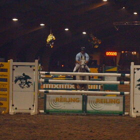 deze man won de afvalwedstrijd met een hoogte van 1.45 m op de…